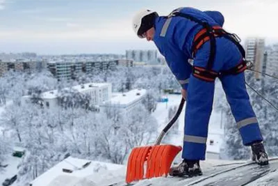 Уборка снега с крыш